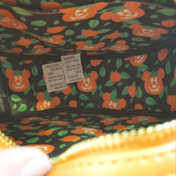 Loungefly Disney Glow Face Minnie Pumpkin Double Strap Backpack Purse Ha… - Picture 13 of 15